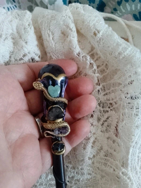 Grampo de cabelo com pedras naturais e cobra dourada – photo 2